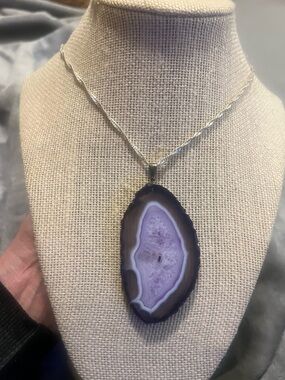Agate variegated purple pendant on silver tone chain, excellent condition
